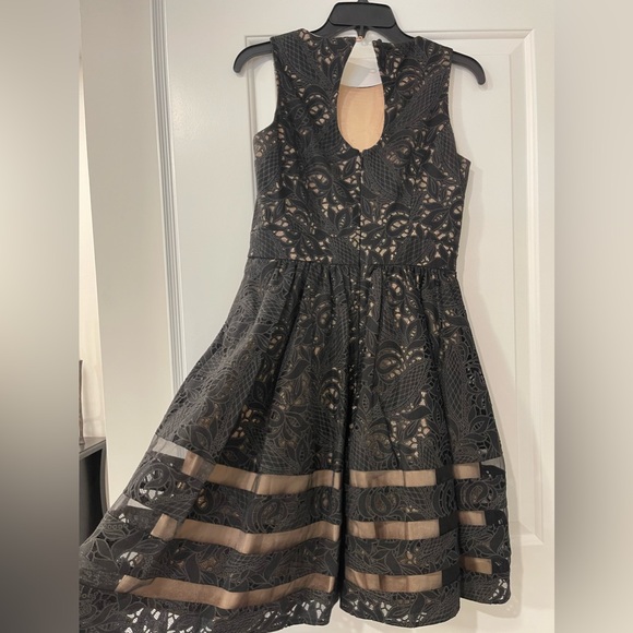 Beautiful gown worn two three times only. Might need gentle wash. Class & chic. - Picture 3 of 8